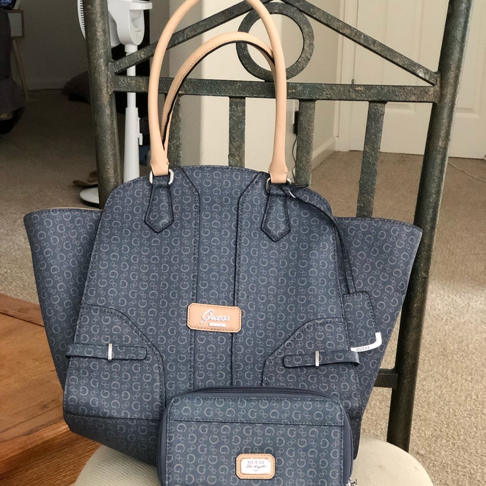 Guess shoulder bag and wallet